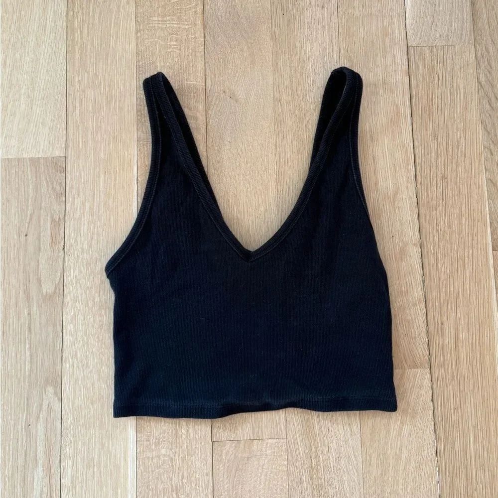 Zara Black Ribbed V-Neck Crop Tank